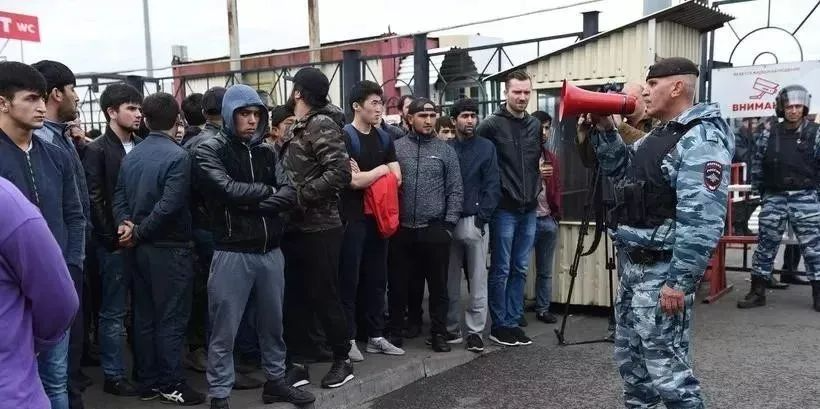 经济学的制度范式与中国经验