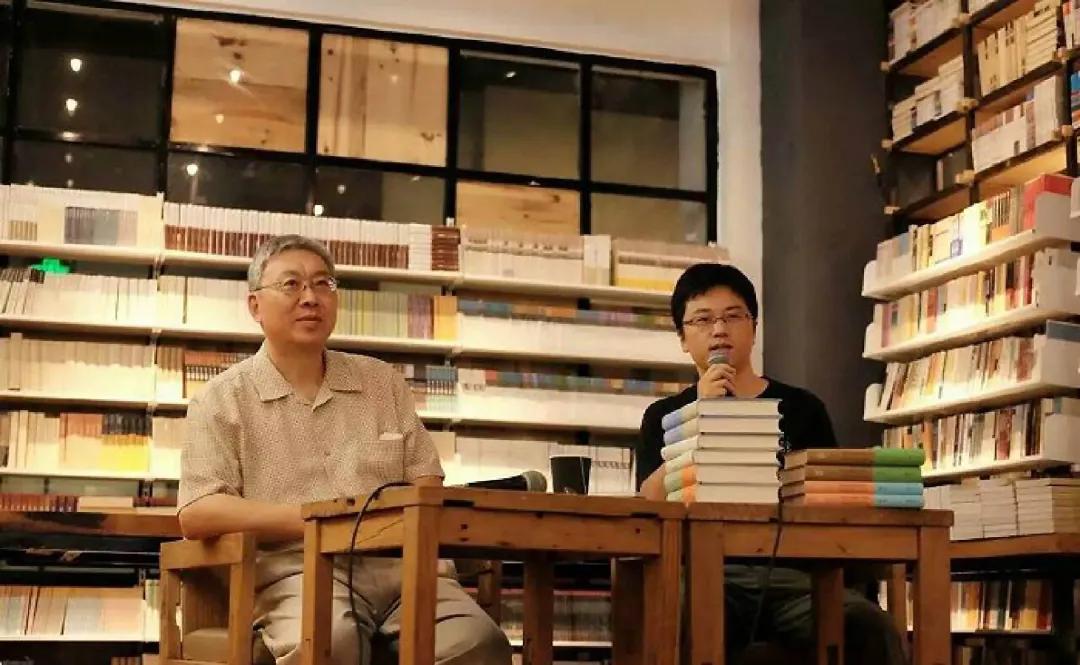 徐贲：互联网上的人群为何越来越极端化？-人文百科