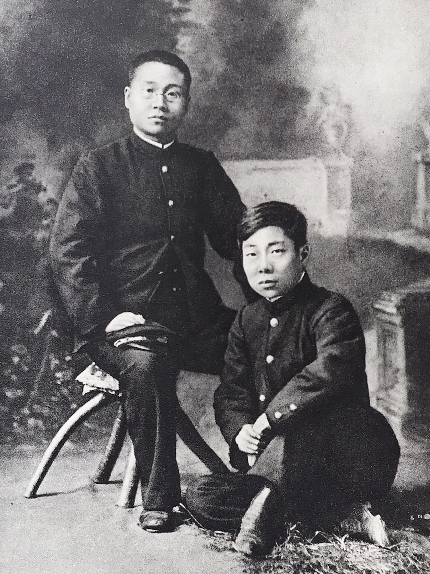 弘文时代,鲁迅(右)与同学合影(1903年) 弘文时代,鲁迅(右)与同学合影(1903年)