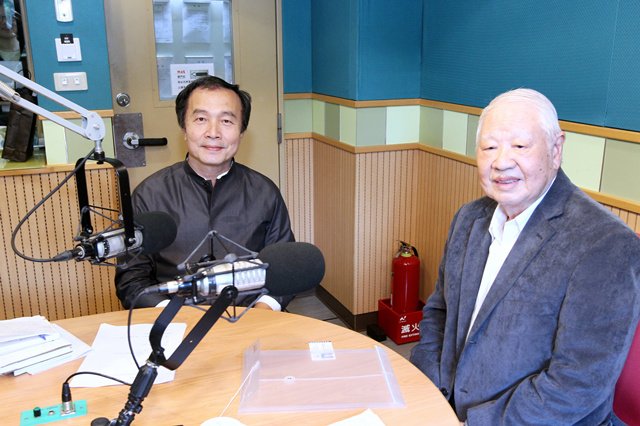 本文作者采访洛夫先生 本文作者采访洛夫先生