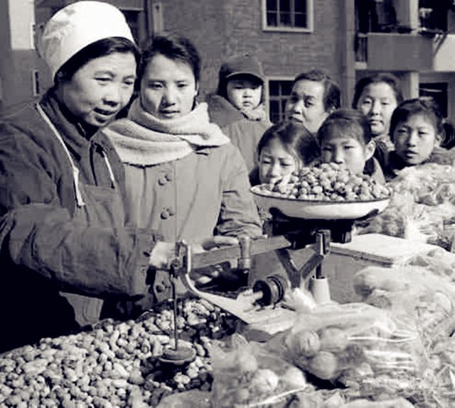 王小妮: 36年前的春节供应-人文百科