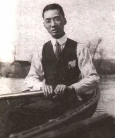 1575432342431179.png 任鸿隽泛舟图,1920年赵元任摄