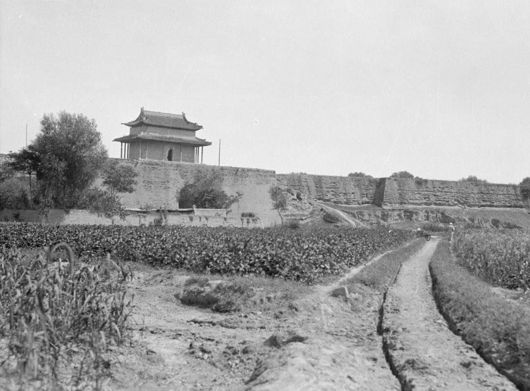 定县城墙、城楼与田野,1931-1932