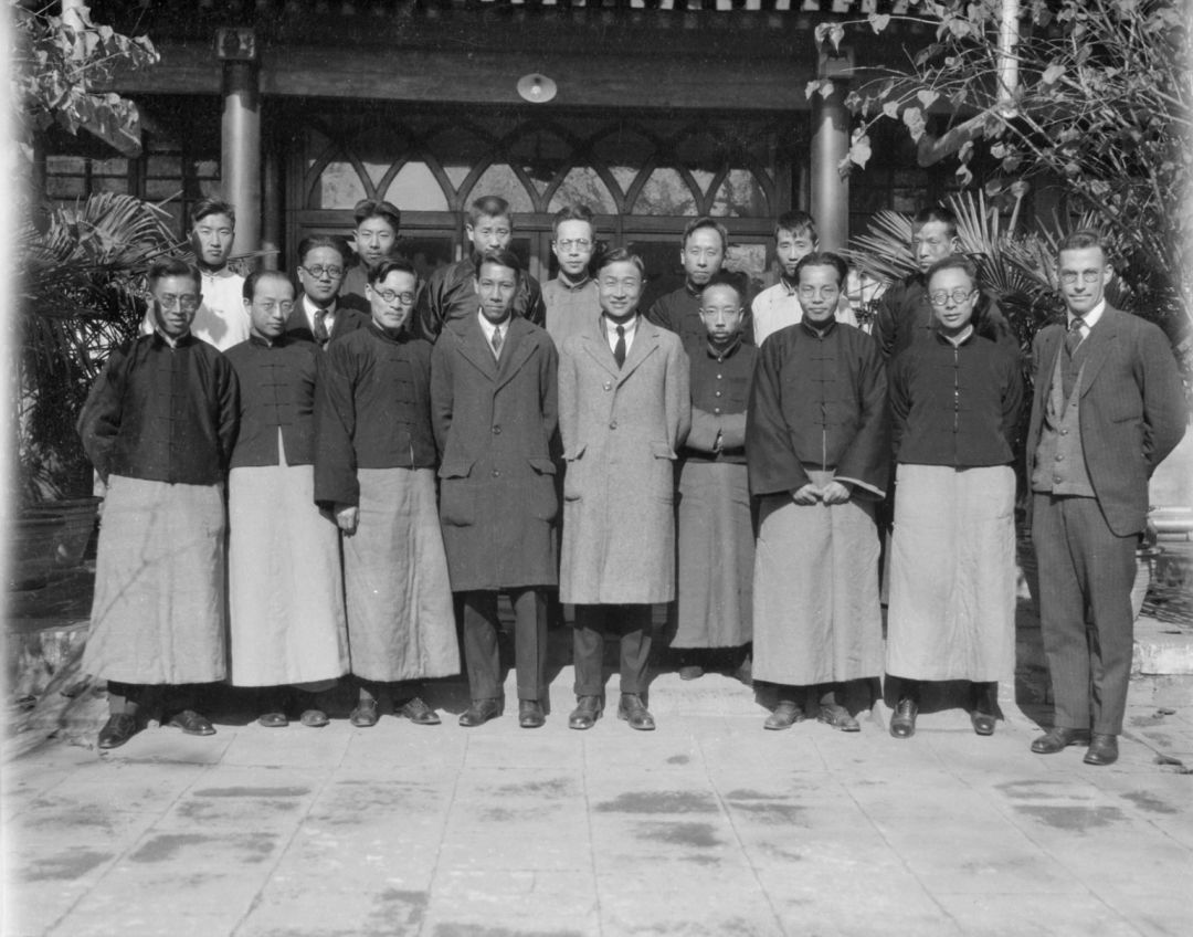 阳初(前排居中)、甘博与同事在北京,1924-1927