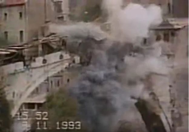 1993年11月9日,克罗地亚武装炸毁有四百年历史的莫斯塔尔桥 (Mostar Bridge),此桥经复修后于2005年被联合国教科文组织指定为世界文化遗产