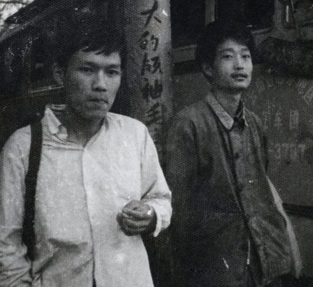 年轻时的钟阿城(右)